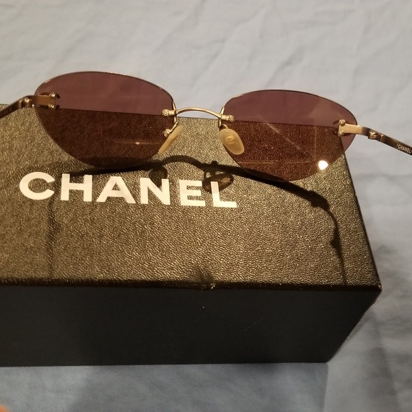 Authentic Chanel sunglass - Picture 5 of 8
